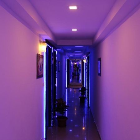 Hotel Kum Kum Adalaj 外观 照片