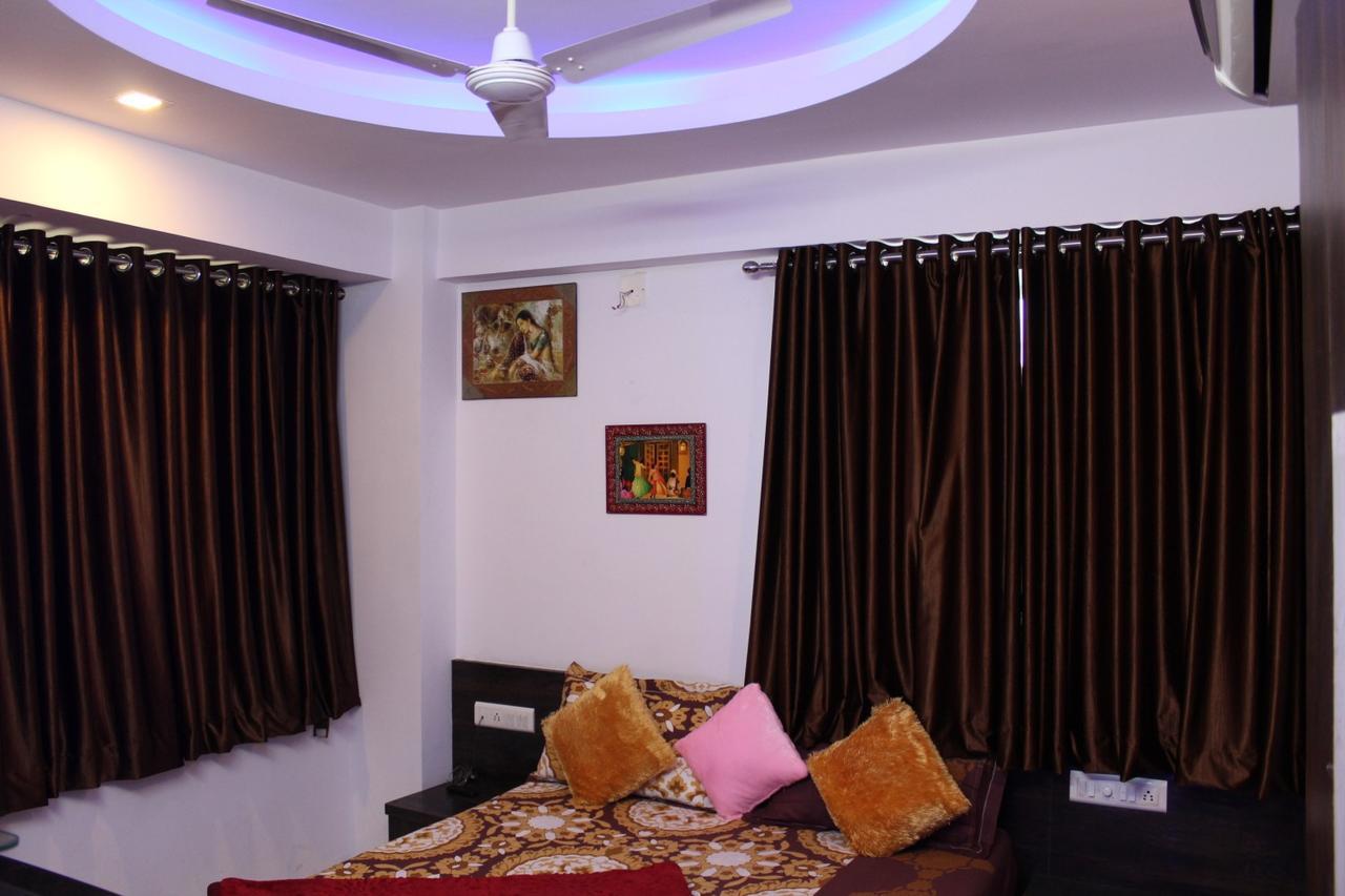 Hotel Kum Kum Adalaj 外观 照片