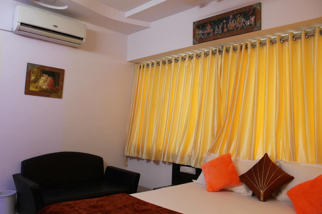 Hotel Kum Kum Adalaj 外观 照片