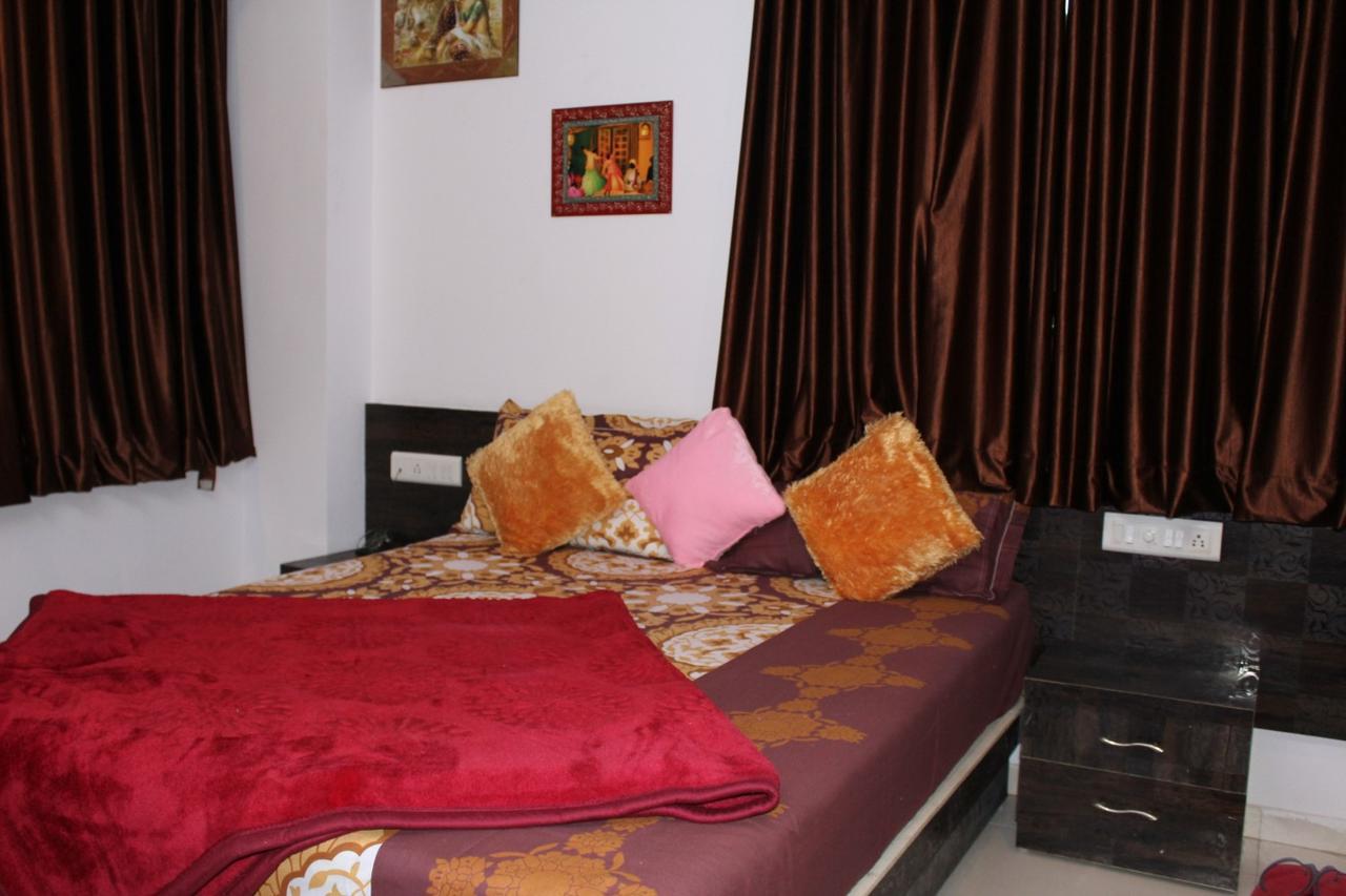 Hotel Kum Kum Adalaj 外观 照片
