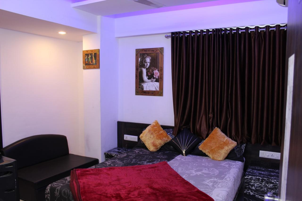 Hotel Kum Kum Adalaj 外观 照片