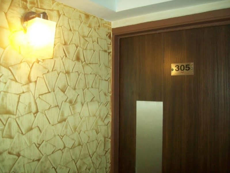 Hotel Kum Kum Adalaj 外观 照片