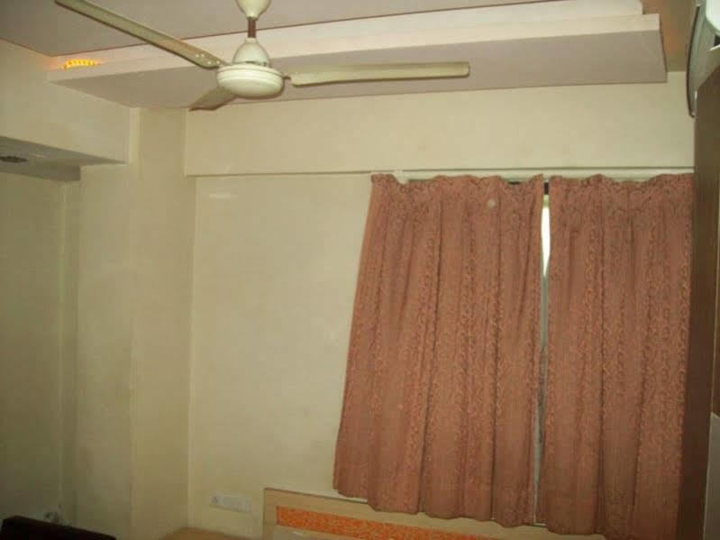 Hotel Kum Kum Adalaj 外观 照片
